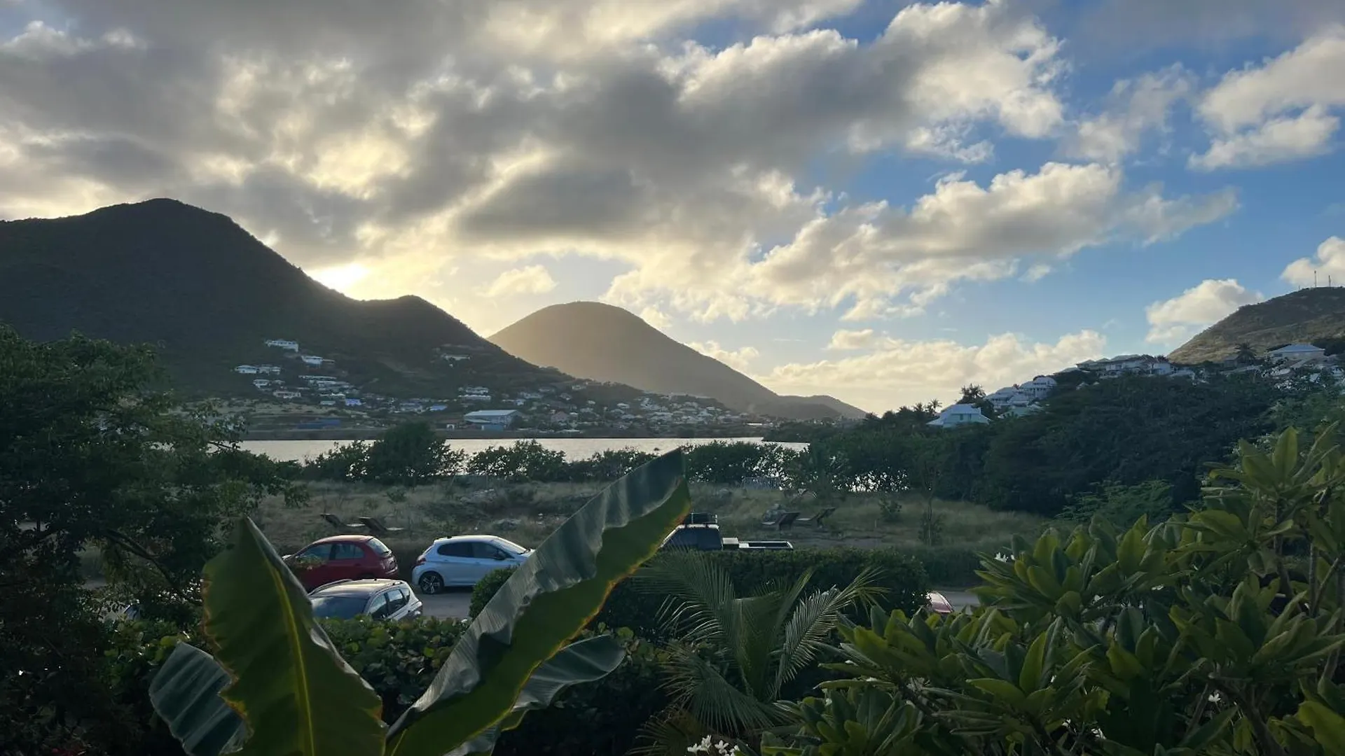 Sunset View & Ocean Breeze Apartment Cul de Sac