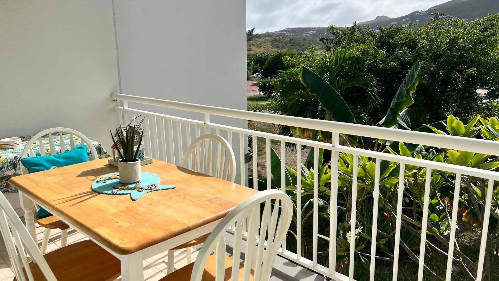 Sunset View & Ocean Breeze Apartment Cul de Sac
